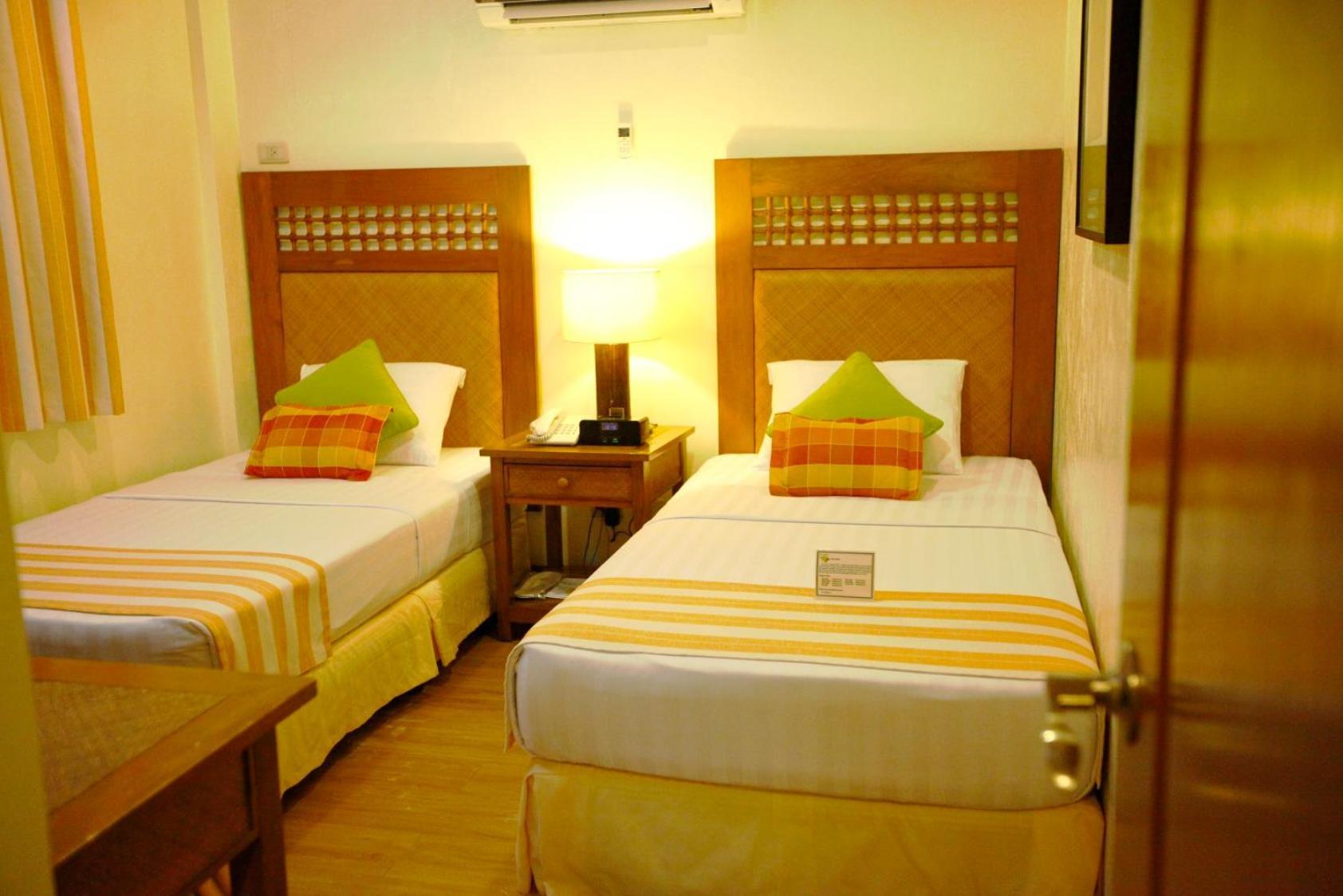 Manoc-Manoc Boracay Tropics Resort Hotel מראה חיצוני תמונה