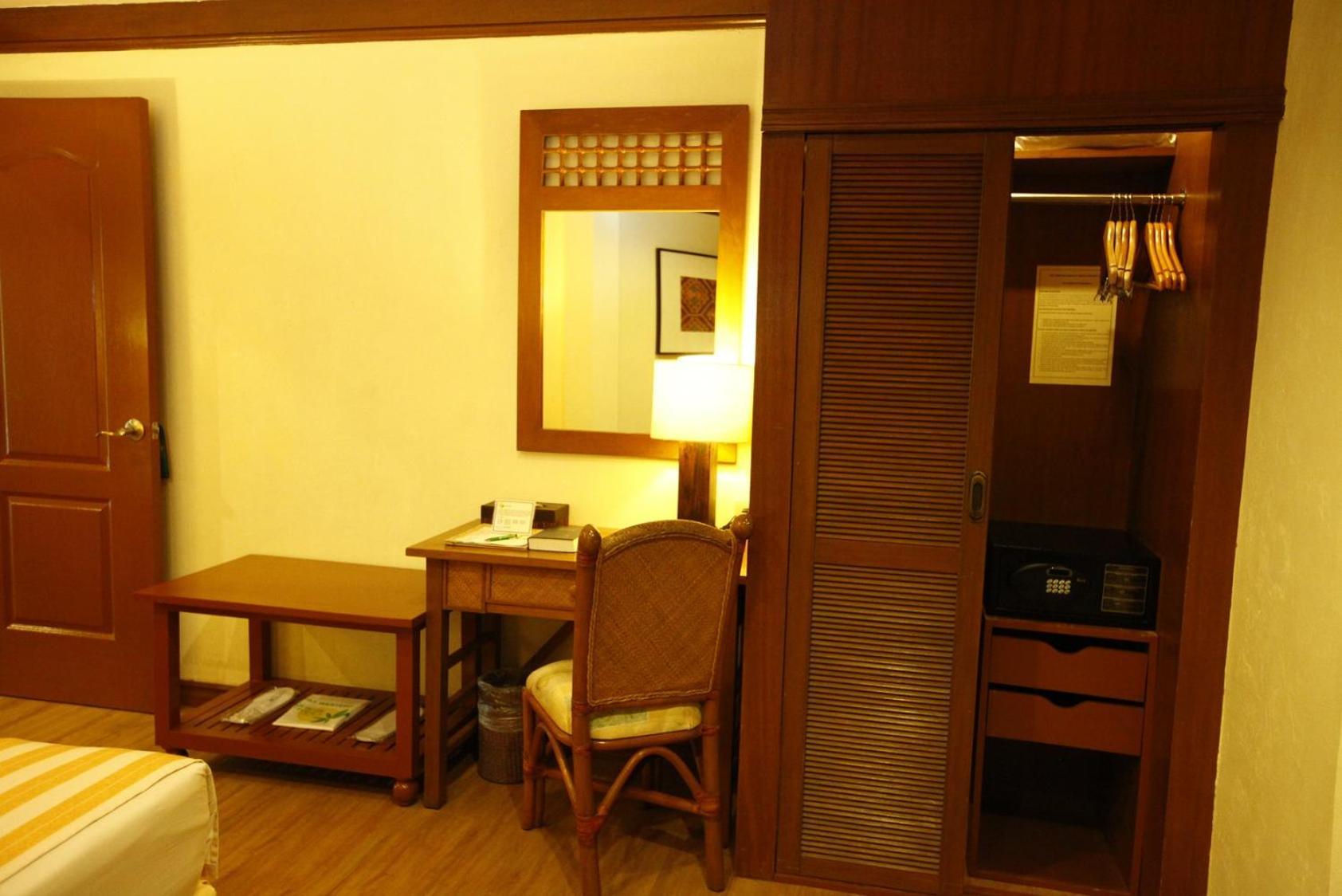 Manoc-Manoc Boracay Tropics Resort Hotel מראה חיצוני תמונה