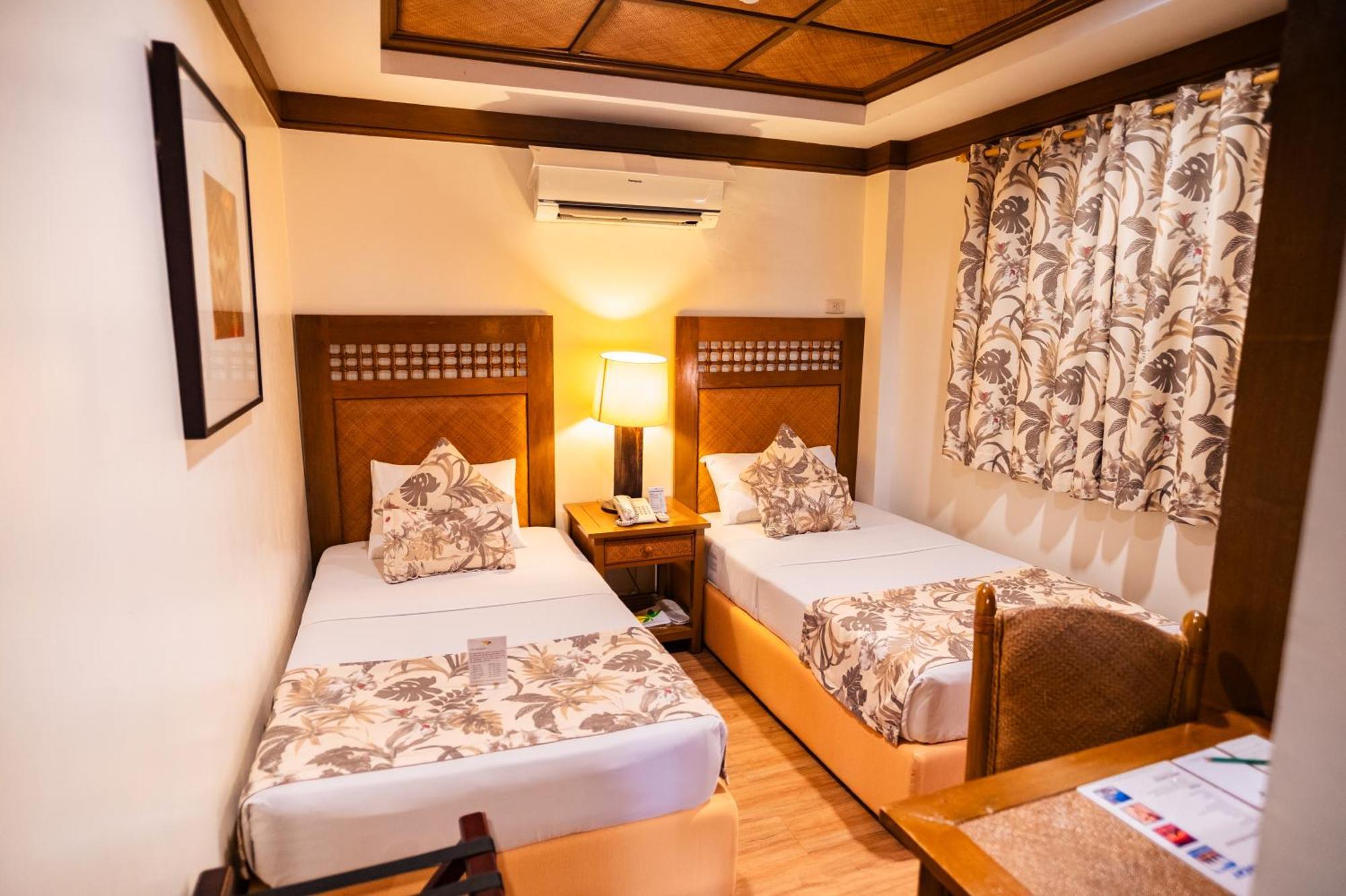 Manoc-Manoc Boracay Tropics Resort Hotel מראה חיצוני תמונה