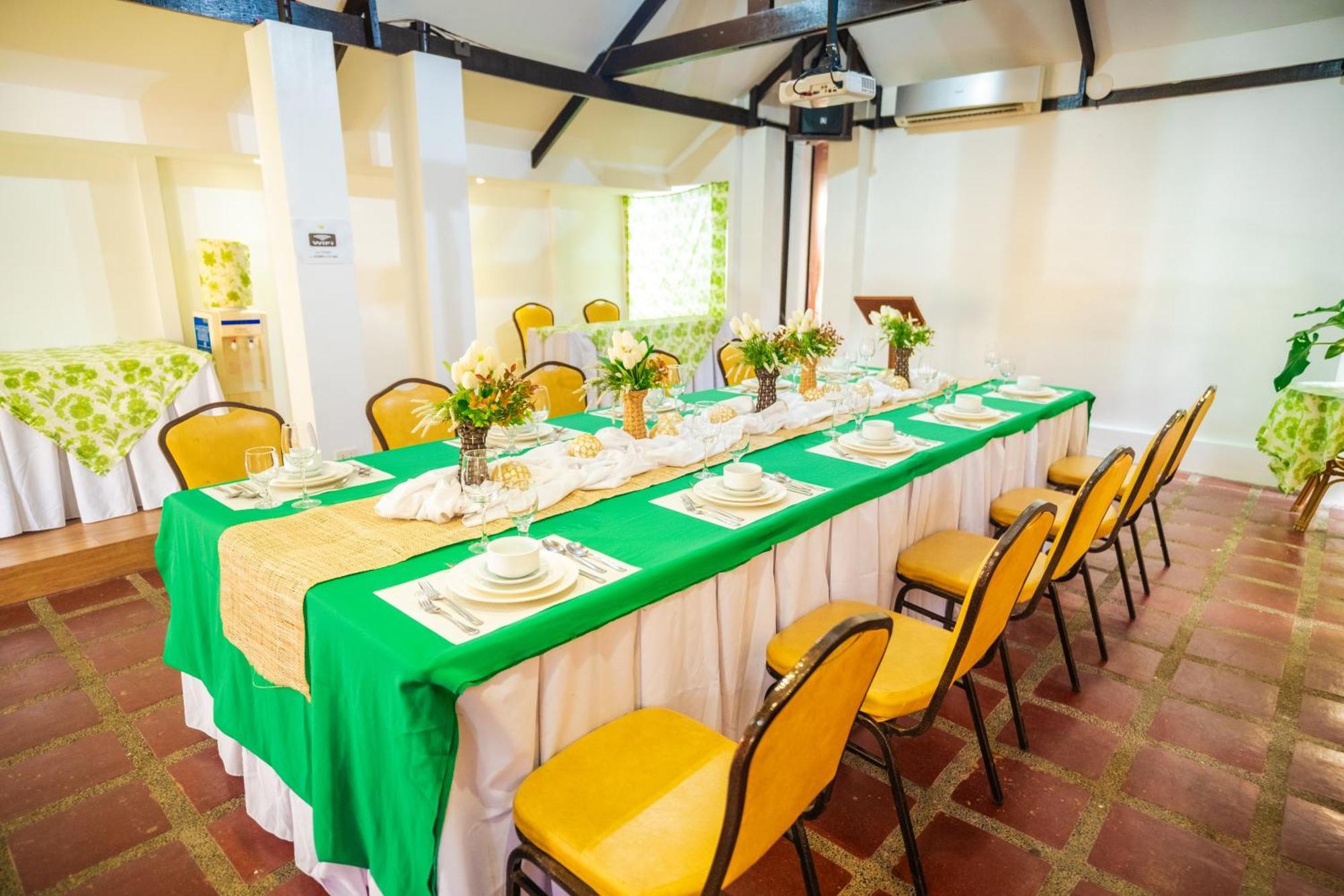 Manoc-Manoc Boracay Tropics Resort Hotel מראה חיצוני תמונה